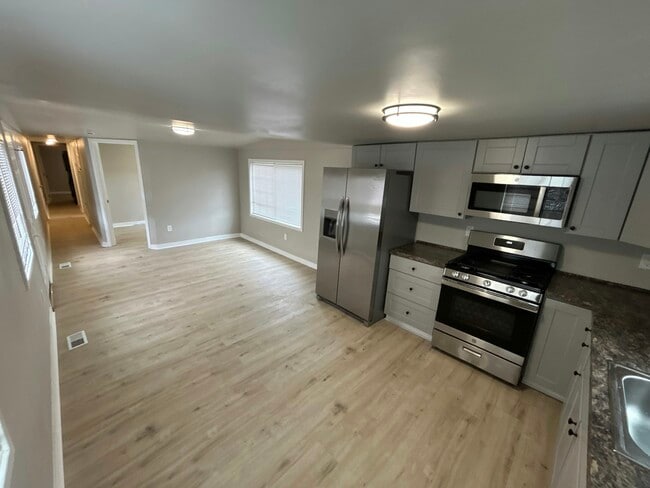 2543 Guam Ave in Anchorage, AK - Building Photo - Building Photo