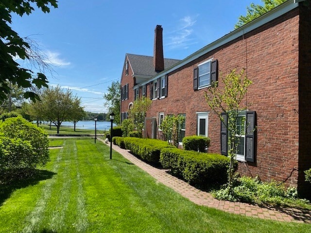 252 Main St in Wakefield, MA - Building Photo - Building Photo
