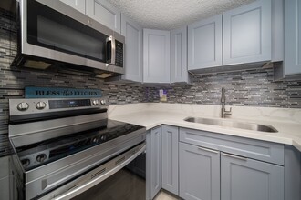 502 Captain Cook Ave in Honolulu, HI - Building Photo - Building Photo