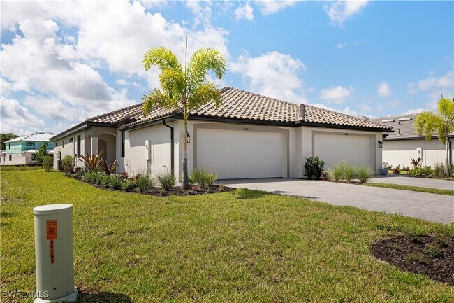 19597 Hinkley Dr in Estero, FL - Building Photo - Building Photo