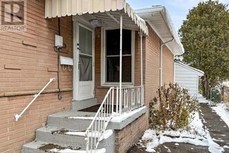 125 Wayne Ave in Toronto, ON - Building Photo - Building Photo