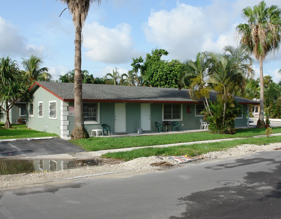 200-210 Charley Ave in Fort Lauderdale, FL - Building Photo