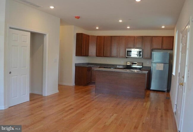 property at 1043 Easton Rd