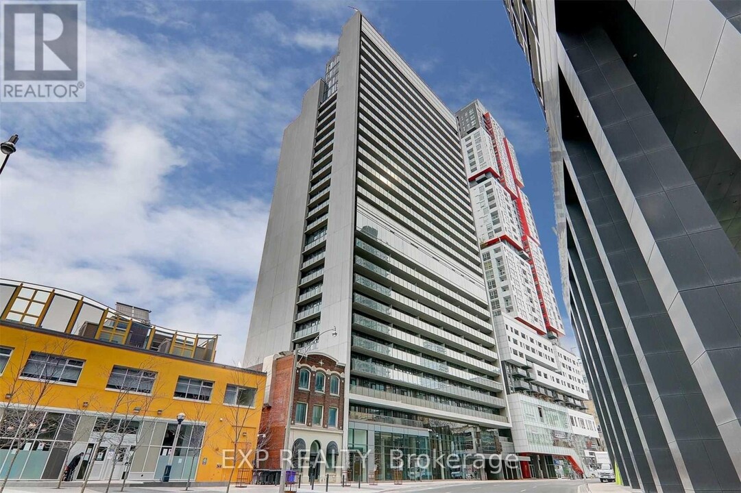 330-2330 Richmond St W in Toronto, ON - Building Photo