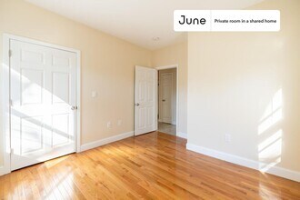Private bedroom in 4 bed/1 bath Home in Boston, MA - Building Photo - Building Photo