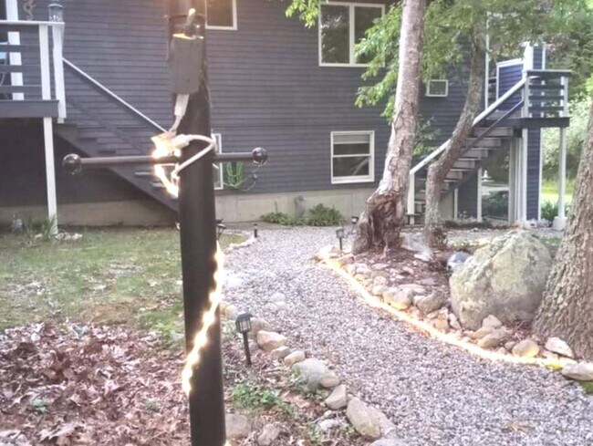 348 Noank Ledyard Rd in Groton, CT - Building Photo - Building Photo