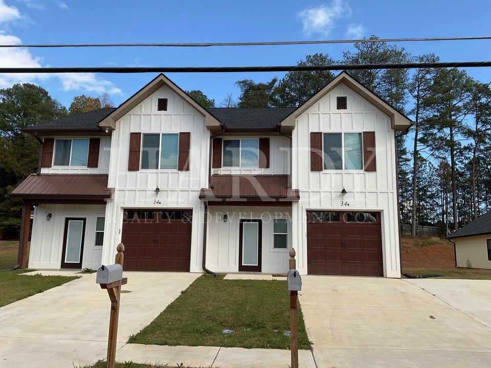 34 Lyons Dr NW in Rome, GA - Foto de edificio