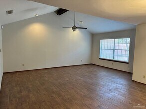 1105 Cardinal Ave in McAllen, TX - Building Photo - Building Photo