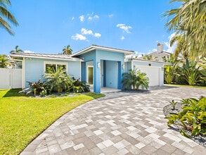 2754 NE 31st Ct in Lighthouse Point, FL - Building Photo - Building Photo