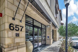 657 Walnut St in San Carlos, CA - Building Photo - Building Photo