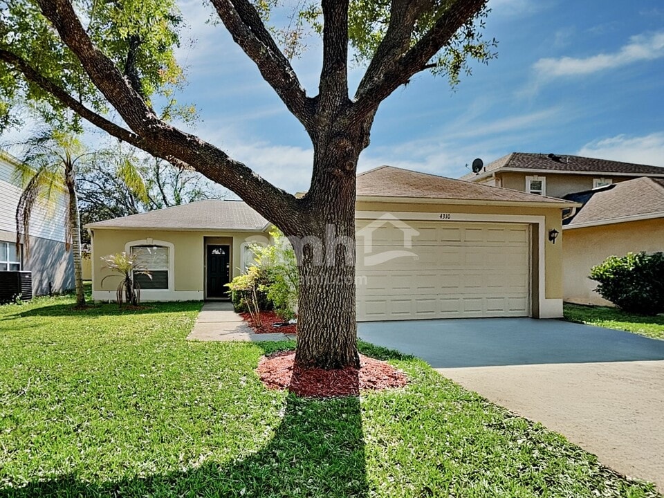 4310 Stonefield Dr in Orlando, FL - Building Photo