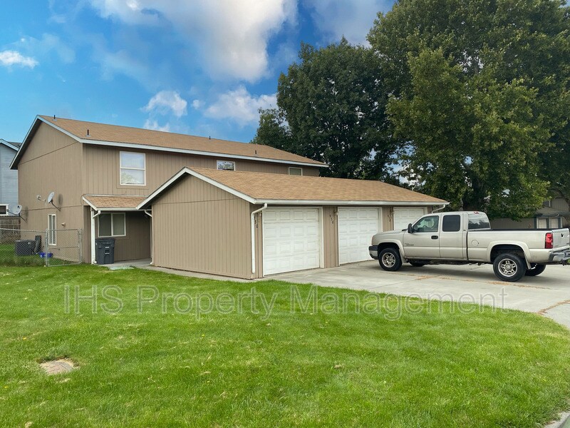 930 S Johnson St in Kennewick, WA - Building Photo