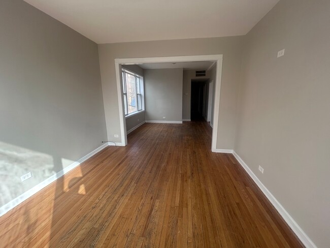 4256 W Addison St, Unit 2F in Chicago, IL - Building Photo - Building Photo