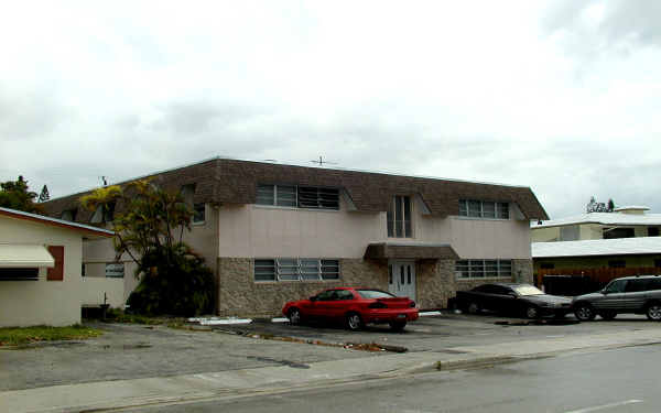 Pinecrest Apartments in Fort Lauderdale, FL - Foto de edificio - Building Photo