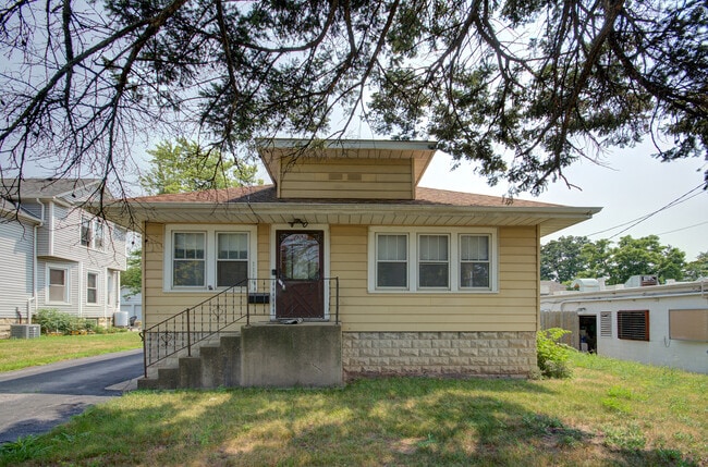 1116 Richards St in Joliet, IL - Foto de edificio - Building Photo