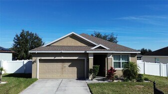 140 Highland Meadows St in Davenport, FL - Building Photo