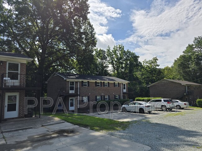 2231 Summit St in Durham, NC - Building Photo - Building Photo