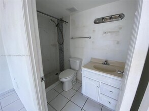5775 W 20th Ave in Hialeah, FL - Building Photo - Building Photo
