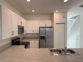 685 NE 208th Terrace in Miami, FL - Building Photo - Building Photo