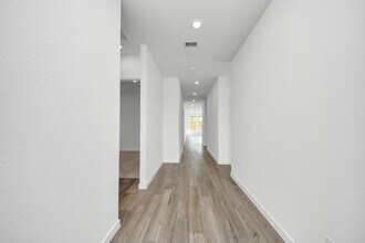 32031 Sweet Pea Mdw Dr in Hockley, TX - Building Photo - Building Photo