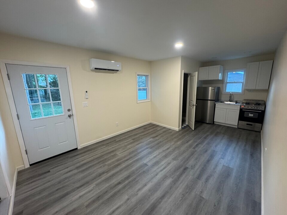 422 Johnson Ave in Ronkonkoma, NY - Building Photo