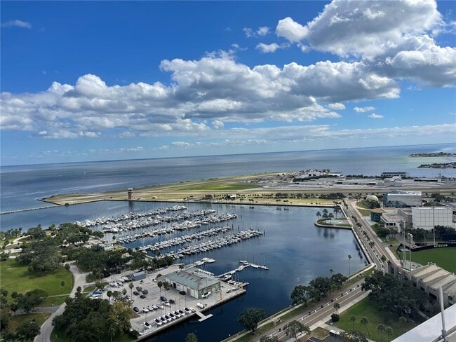 1 Beach Dr SE in St. Petersburg, FL - Foto de edificio - Building Photo