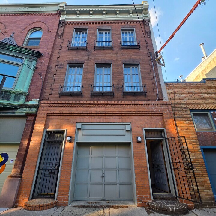 740 E Passyunk Ave, Unit A in Philadelphia, PA - Building Photo