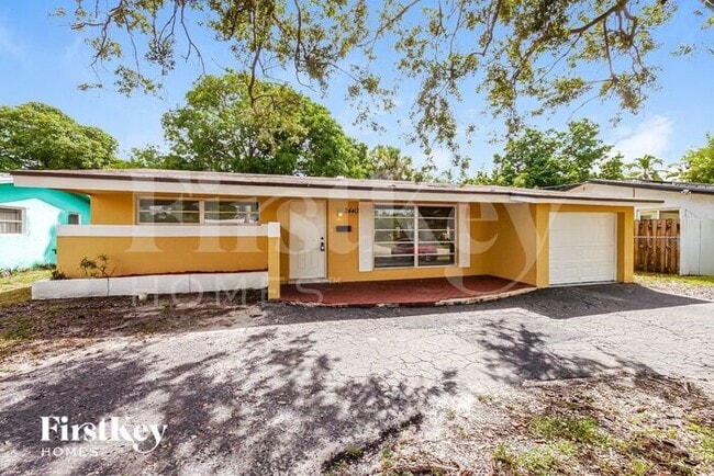 2440 NW 68th Ave in Sunrise, FL - Building Photo - Building Photo