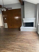 614 Meadowglen Dr in Baytown, TX - Foto de edificio - Building Photo