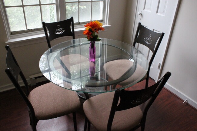 211 E Glebe Rd, Unit C in Alexandria, VA - Foto de edificio - Building Photo