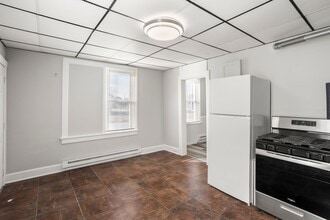 1100 N Van Buren St in Green Bay, WI - Building Photo - Building Photo