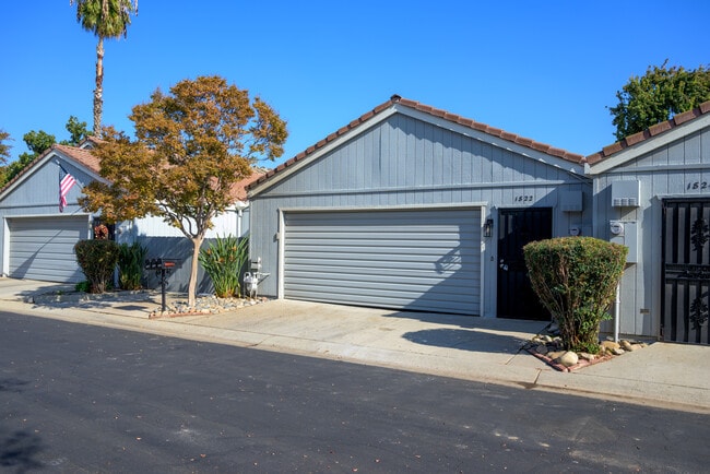1822 Cougar Ln in Clovis, CA - Building Photo - Building Photo