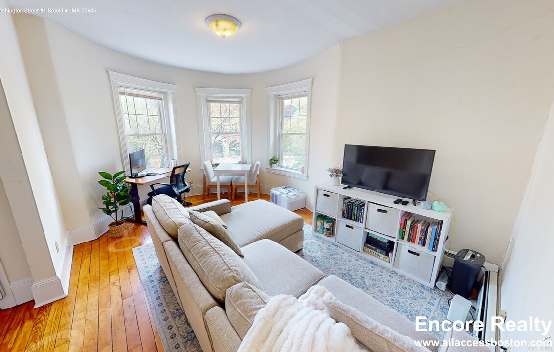 672 Washington St, Unit #1 in Brookline, MA - Foto de edificio