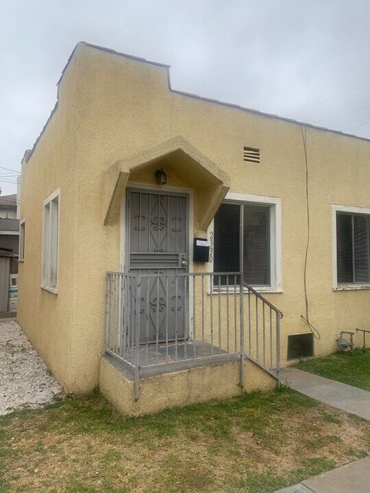 2330 Bedessen Ave in Los Angeles, CA - Building Photo