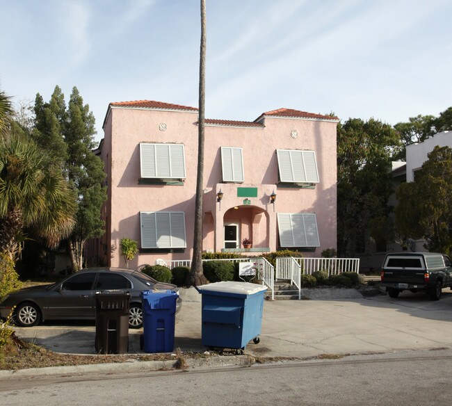 Venice Island Apartment Building in Venice, FL - Foto de edificio - Building Photo