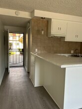 6243 Comstock Ave, Unit R in Whittier, CA - Foto de edificio - Building Photo