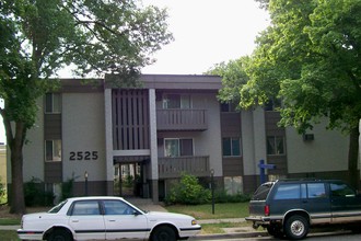 2525 S Blaisdell Ave in Minneapolis, MN - Building Photo - Building Photo