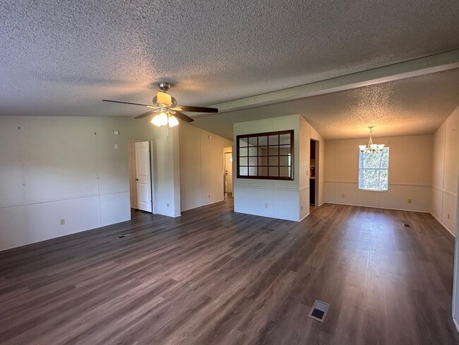 302 Lone Star Rd in Bastrop, TX - Building Photo - Building Photo