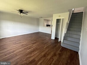 5732 Mitchell Rd in Levittown, PA - Building Photo - Building Photo