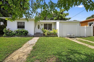 40 NW 68th St in Miami, FL - Building Photo - Building Photo