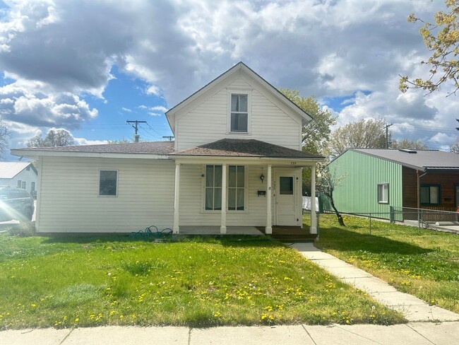 property at 739 W Main St