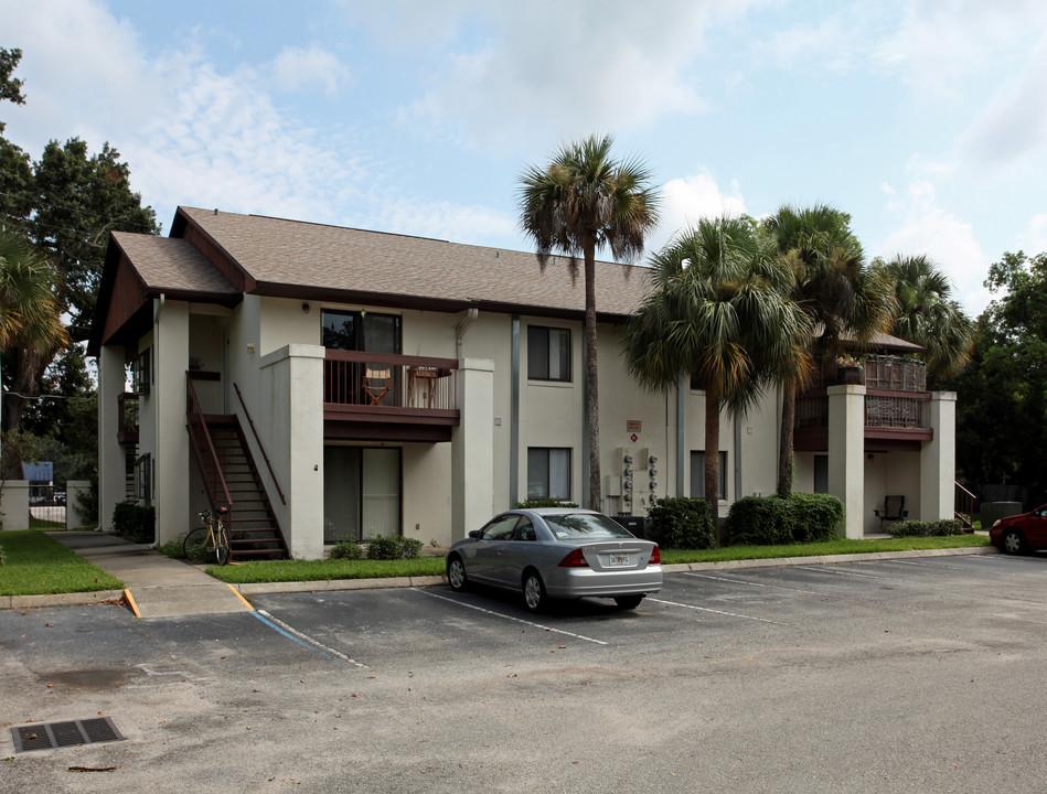 Raintree Apartments in Orlando, FL - Building Photo