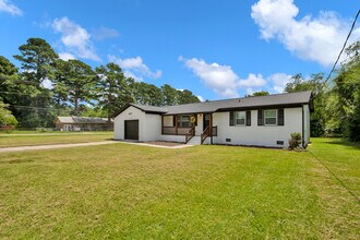 7001 Bronwyn St in Fayetteville, NC - Building Photo - Building Photo