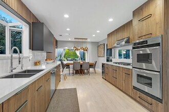 4716 Tyrone Ave in Sherman Oaks, CA - Foto de edificio - Building Photo