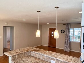 2436 Parkwood Dr in Sacramento, CA - Building Photo - Building Photo