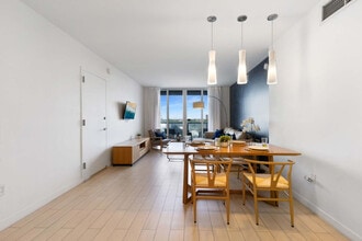 2602 E Hallandale Beach Blvd in Hallandale Beach, FL - Building Photo - Building Photo