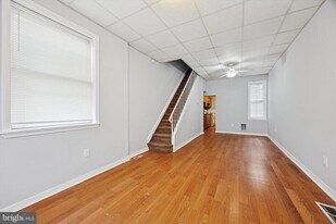 2575 E Huntingdon St in Philadelphia, PA - Building Photo