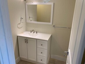 1412 Vargas Rd in Austin, TX - Building Photo - Building Photo