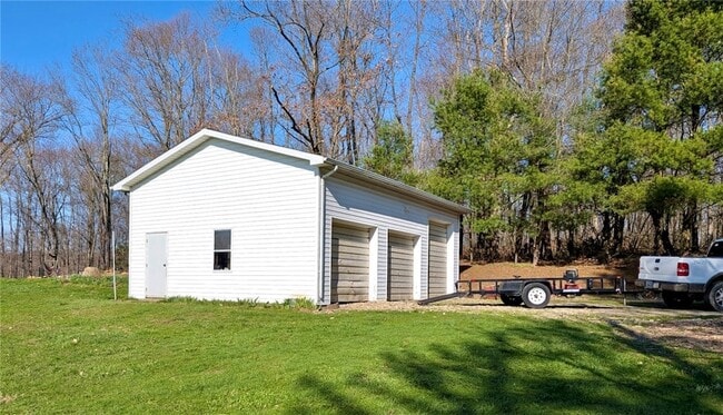 1800 Oneida Valley Rd in Karns City, PA - Foto de edificio - Building Photo