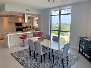 17301 Biscayne Blvd-Unit -1602 in North Miami Beach, FL - Foto de edificio - Building Photo